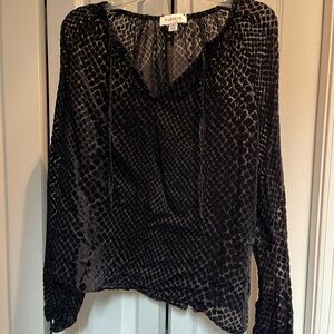 Evereve Black Textured Women's Blouse